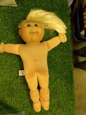 CABBAGE PATCH KID DOLL TRU DOLLS 20th anniversary ed GIRLcornsilk hair blond