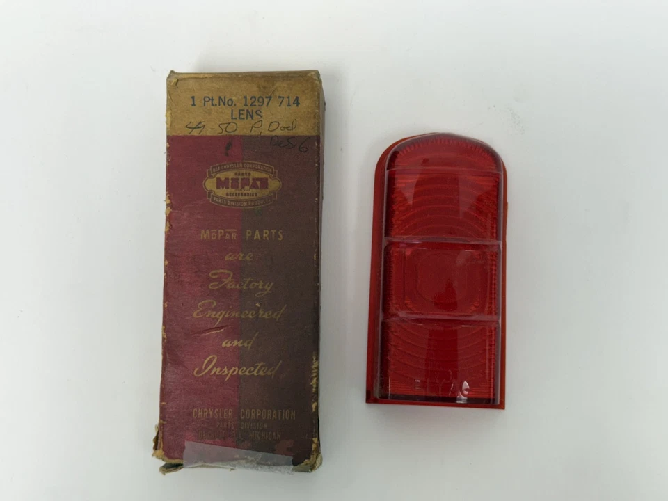 Lente de lámpara de luz trasera Plymouth Dodge Desoto Wagon 1949-1950 1297714 Nuevo de Lote Antiguo Foto 3 de 4