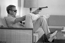 STEVE MCQUEEN - GUN POSTER 24x36 - 36211