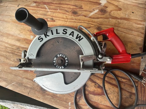 Skilsaw Sawsquatch Worm Drive Circular Saw (SPT70WM-01)