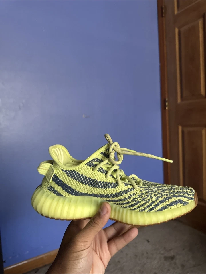 adidas Yeezy Boost 350 V2 slight worn box slightly good condition - Image 3 of 4