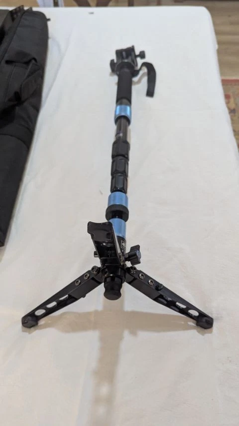Sirui P-204S Aluminum Video Monopod with Folding Legs - Image 3 of 4