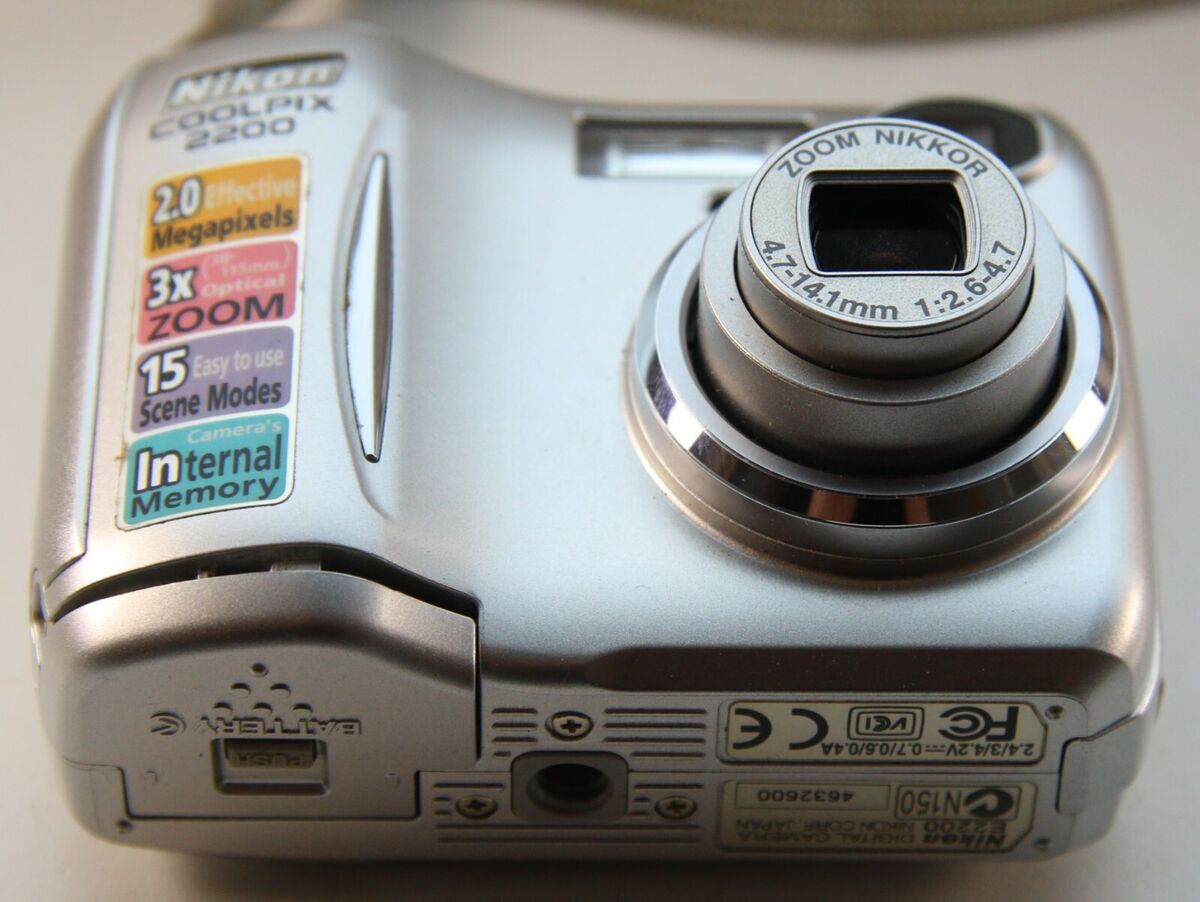 Nikon CoolPix 2200 2MP Compact Digital Camera Silver Nikon CoolPix 2200 2MP Compact Digital Camera Silver