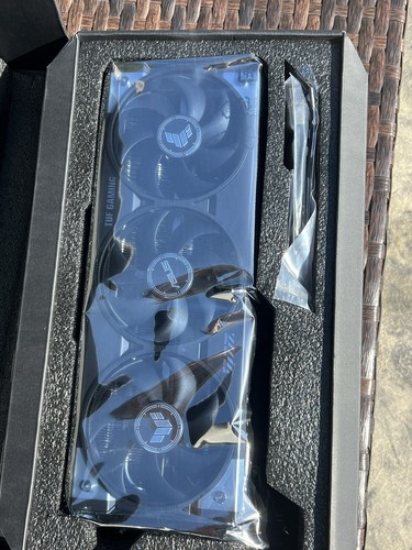 ASUS TUF RTX 5080 OC Edition - Picture 3 of 3