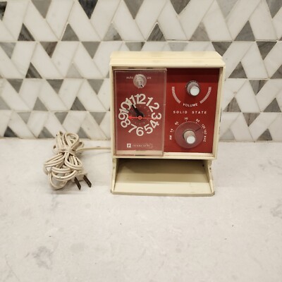 Vintage Red Penncrest JCPenney Radio / Clock Model 3405 AM Radio Works Alarm