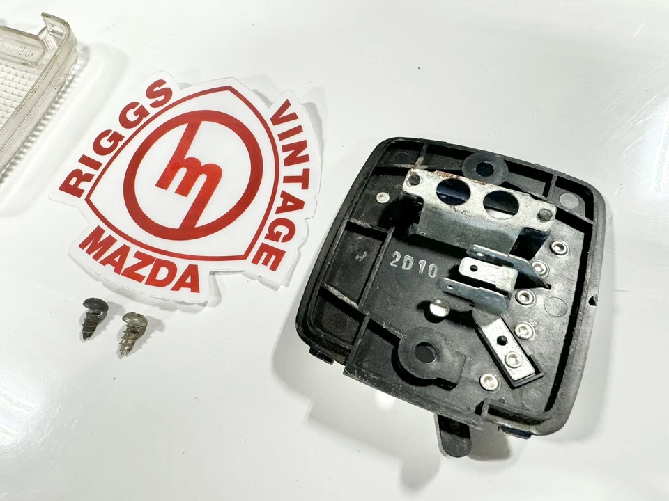 Luz domo Mazda Rx4 929 cupé vagón sedán Foto 4 de 4