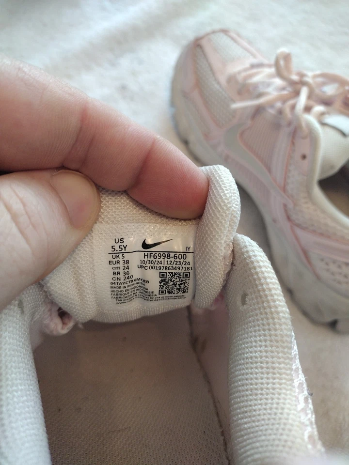 NUEVO Nike Vomero 5 Rosa Perla Espuma Talla 5.5 Juvenil / 7 Mujer HF6998-600 Foto 4 de 4