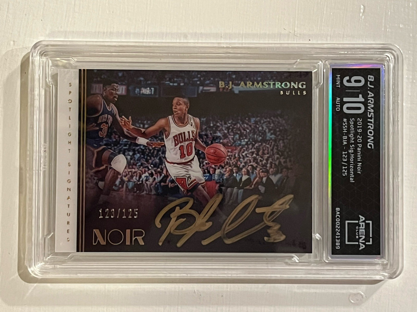 2019-20 Panini Noir BJ Armstrong Spotlight Signatures 123/125 Auto Bulls AC 9 10