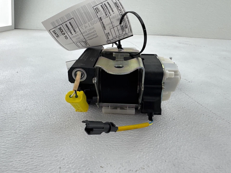 Cinturón de seguridad delantero derecho BMW 135i/128i 2008-2013 OEM Foto 3 de 4