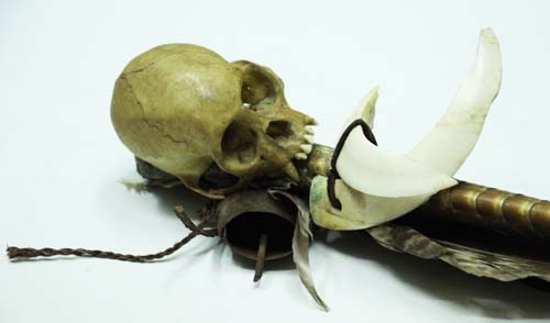 Rare old Shaman cane bird claw monkey skull feathers bell 18´´ - Bild 3 von 11