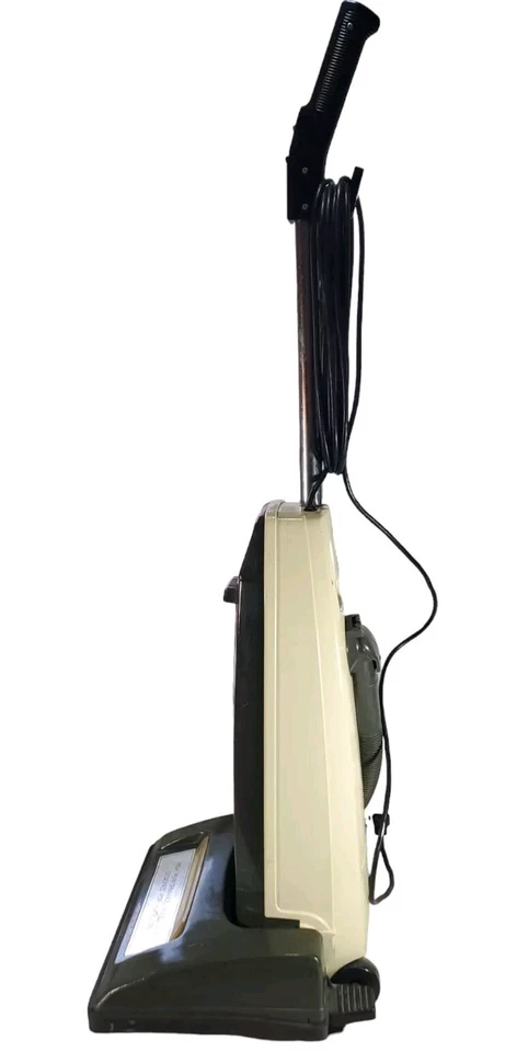 Riccar Upright Heavy Duty Commercial Hotel Use Vacuum Model 2100 USA Belts, VTG. - Image 4 of 4