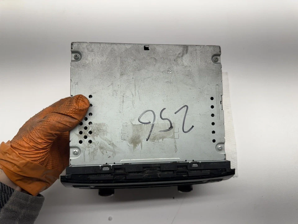 2013 2014 2015 2016 Hyundai Genesis Am Fm Cd Player Radio Receiver - Image 2 of 4