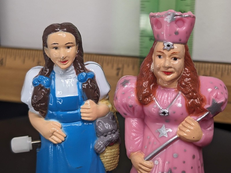 Set of 2 Wind-Up Walkers 50th Anniv. The Wizard of Oz Multi Toys, 1988  *READ*