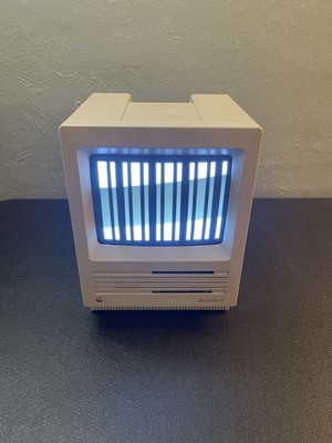 VTG Apple Macintosh SE Model M5010 Computer POWERS ON!! Fast Free Shipping!!