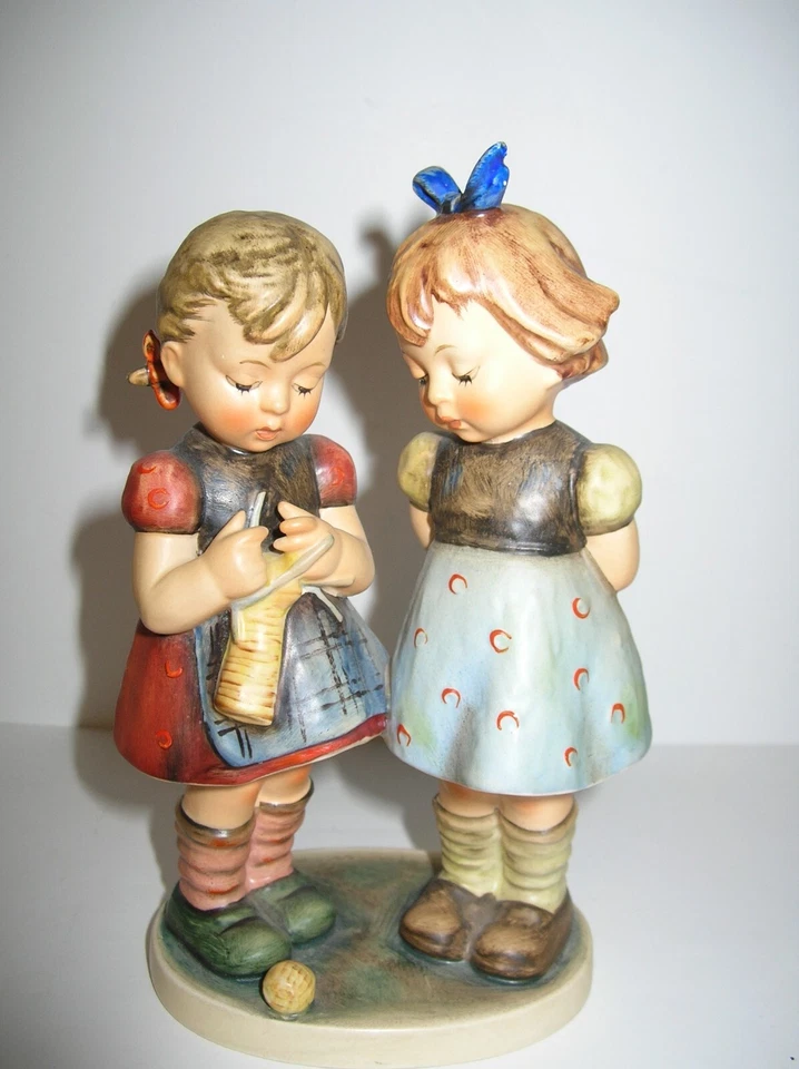 Hummel Goebel Figurine "KNITTING LESSON" HUM 256 TMK4 & TMK5 7.5" Tall 2 Girls - Image 2 of 4