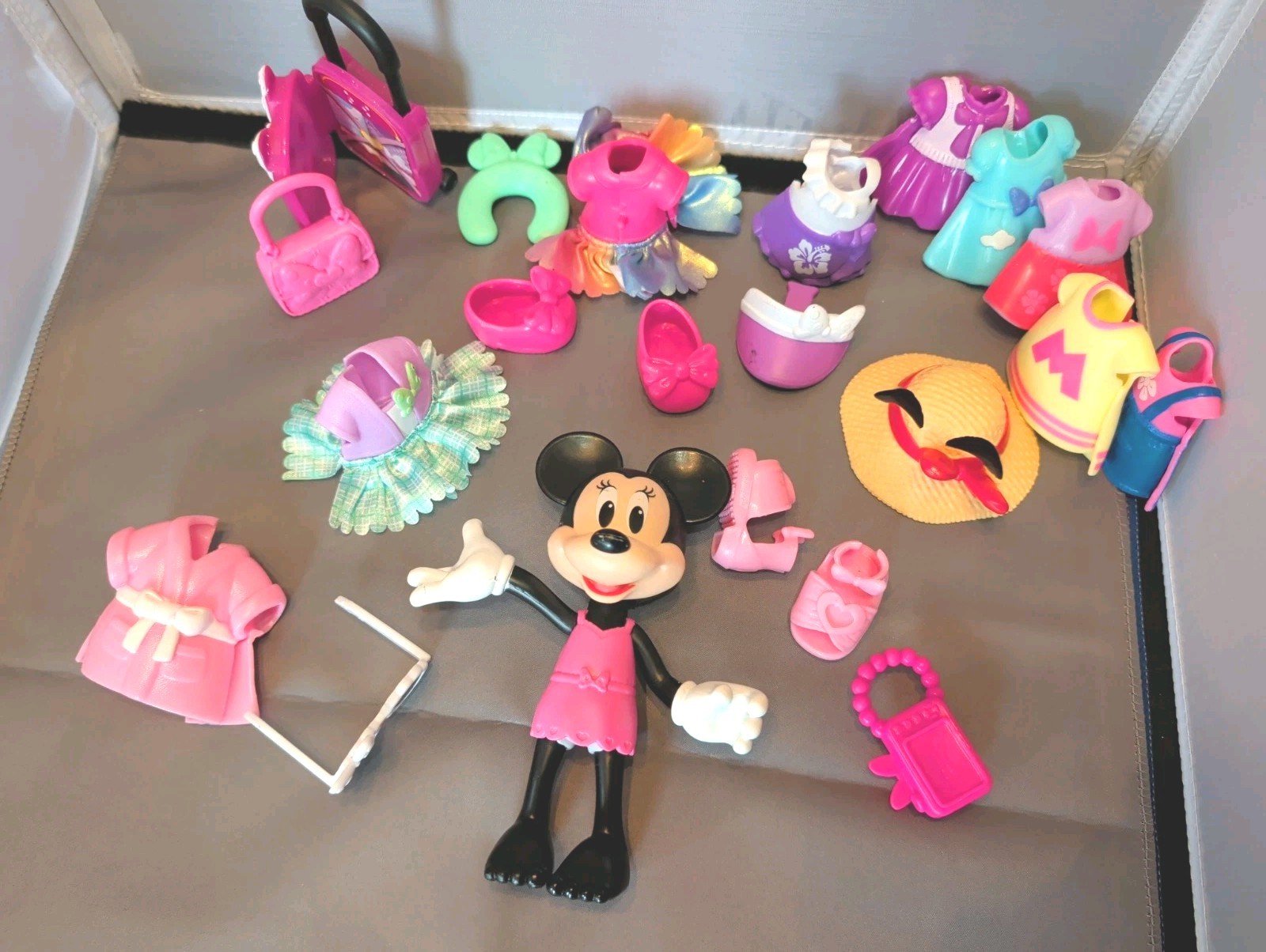 Disney Junior Minnie Mouse Fabulous Fashion Doll 21 Pc Set