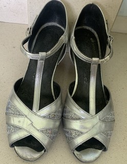 Silver Kats Dance Shoes Size 4 Used
