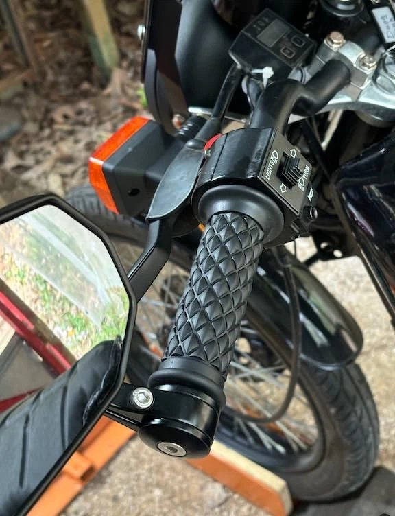 Espejos retrovisores laterales de extremo de barra de 7/8" con empuñaduras de manija para motocicleta Harley Street 750 500 Foto 2 de 4