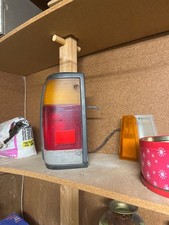 B2200 mazda lumiere arriere gauche