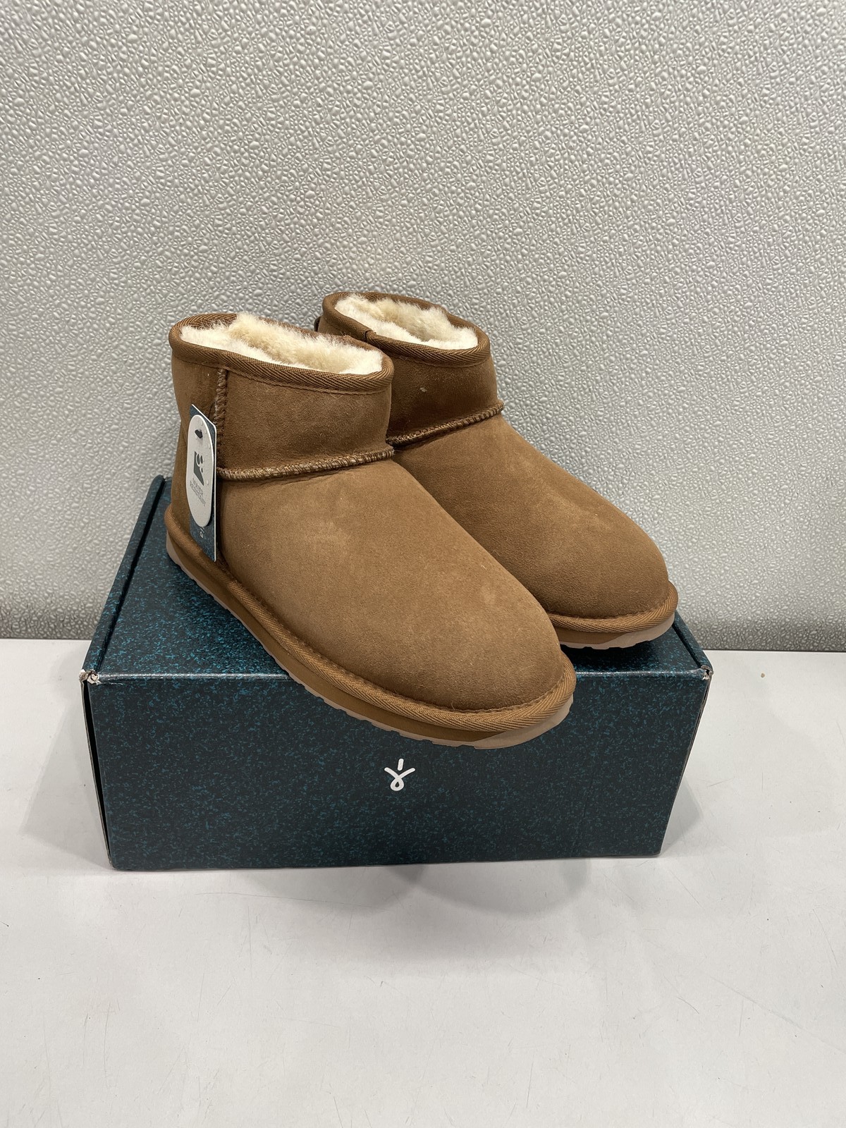 Emu Australia Stinger Micro Boot Unisex Women's US 8, Men's US 7 In Chestnut