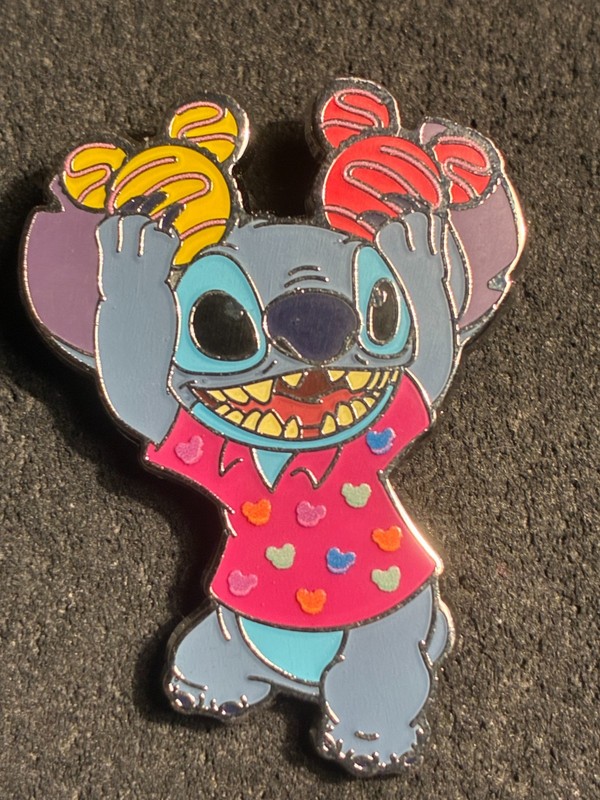 DISNEY PIN STITCH SNACKS CUTE HEARTS & MACROONS PIN.