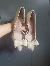 Betsey Johnson NWOB Prince D Orsay Pumps Sz 7 Metallic Gold Barbie Romantic