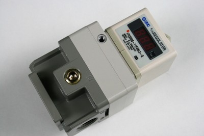 SMC ITV3030 Elektropneumatischer Regler - NEU -