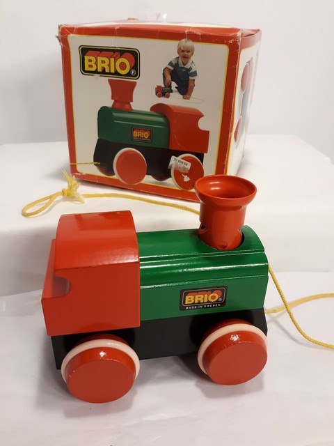 brio pull along train