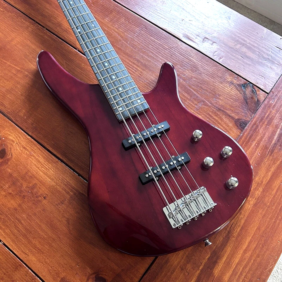 Baixo elétrico de 5 cordas com 24 trastes, acabamento de argila vermelha trans, com bolsa Gig - Imagem 2 de 4