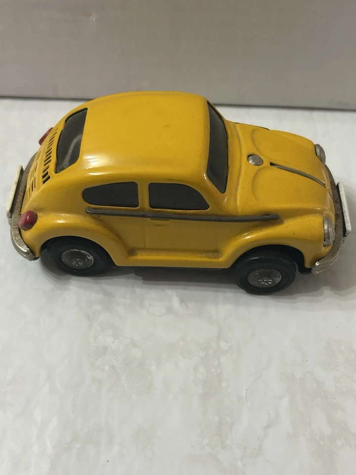 5" Voiture Tin Friction Volkswagen VW Beetle Bug Car, Yellow Bug, Vintage - Image 3 of 4