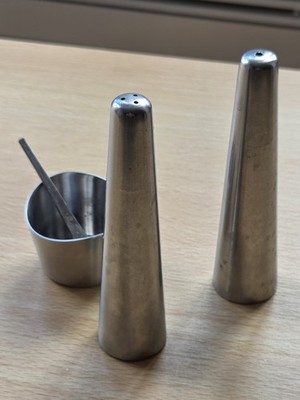 Robert Welch Salz & Pfefferständer Set