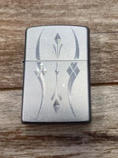 2018 Zippo Lighter Pristine Curves Needs Flint