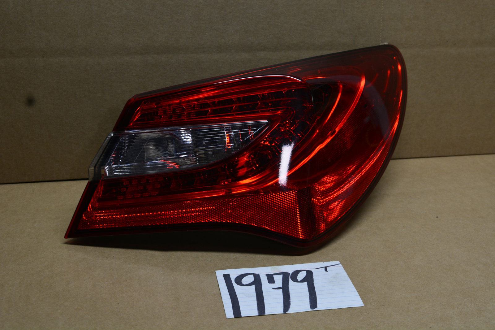 11 12 13 Chrysler 200 PASSENGER Side Used Tail Light #1979-T