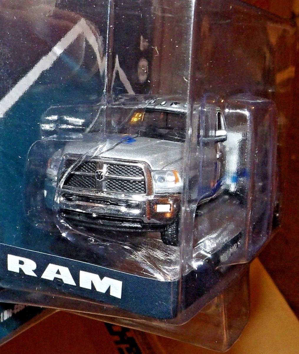 Greenlight Dodge RAM 3500 mopar Service Truck exclusive hitch