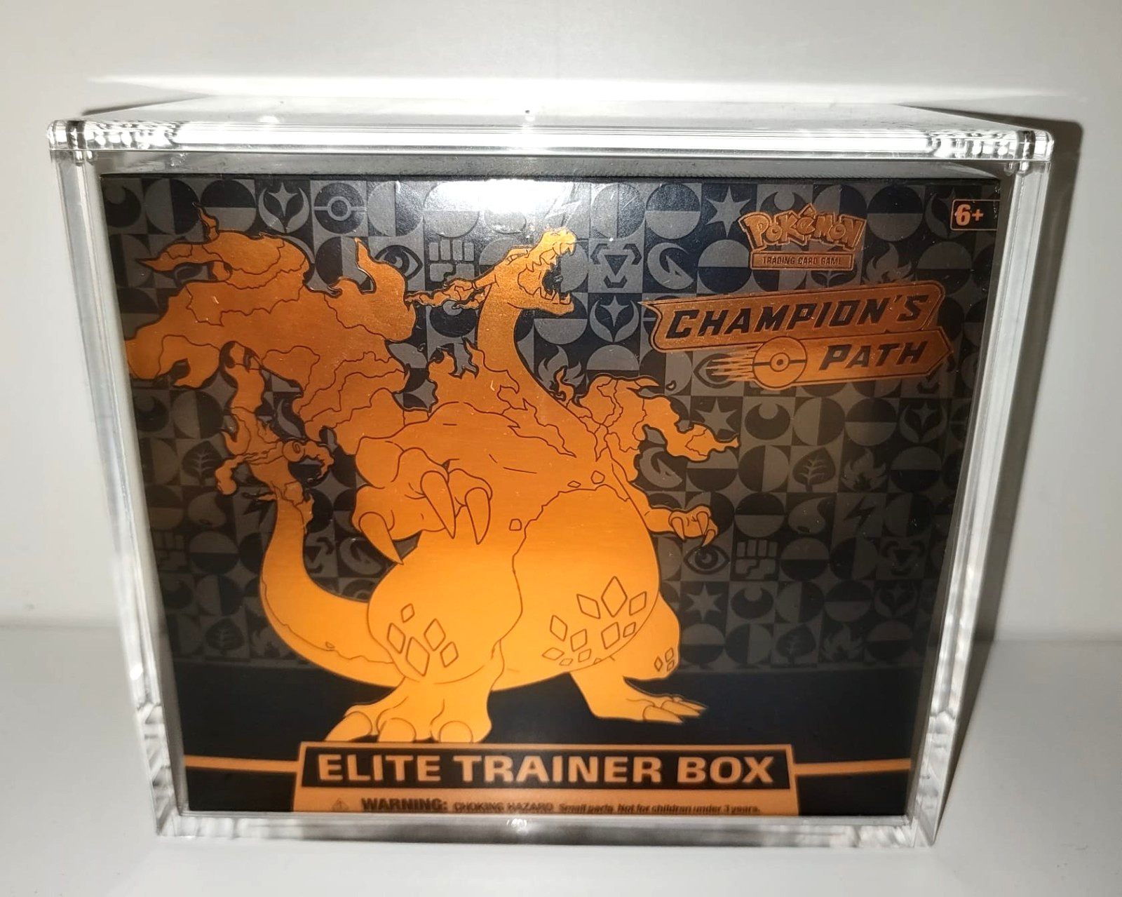 Caja Entrenador Pokemon Champion's Path Elite ETB Sellada de Fábrica + Estuche Acrílico Gratis
