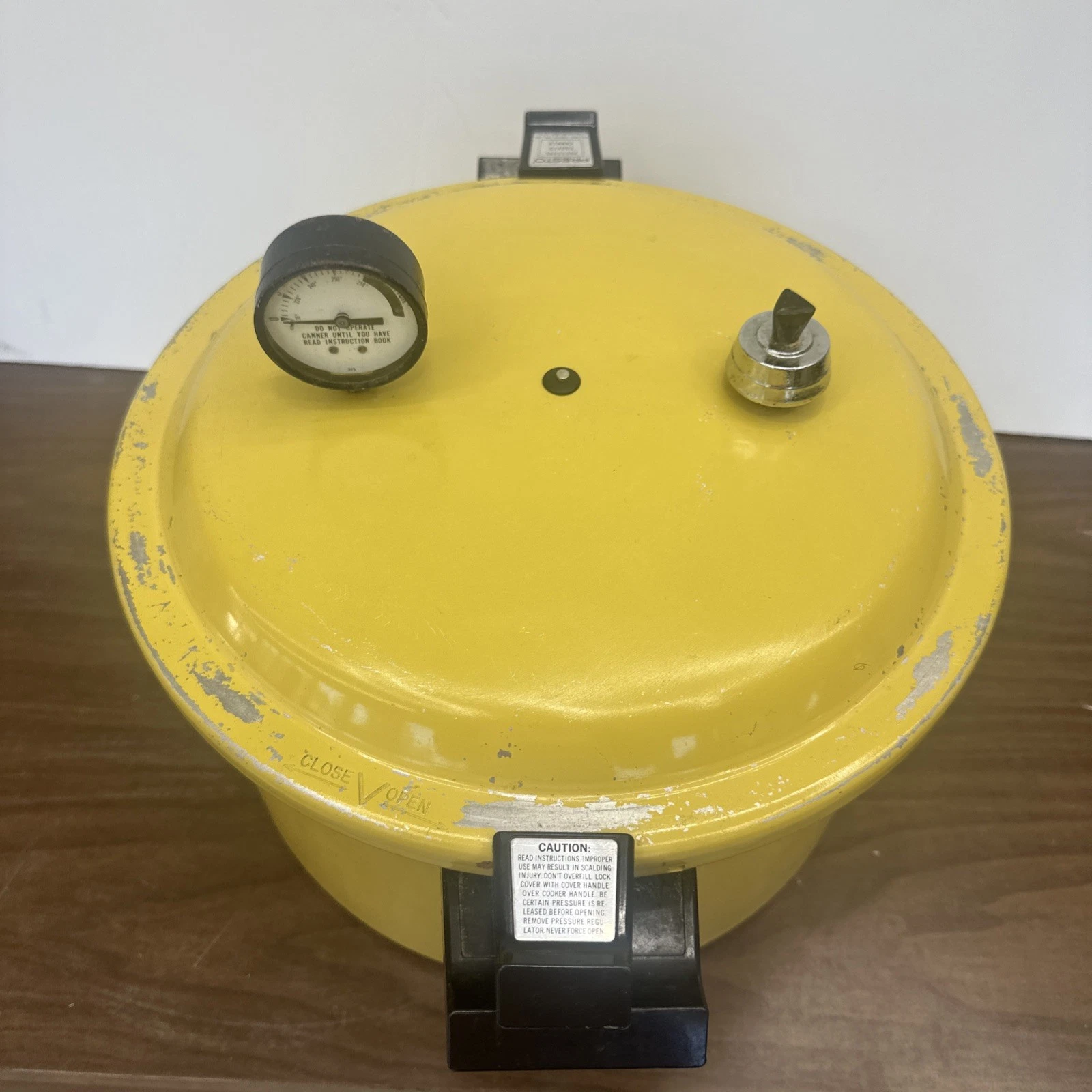Vtg Presto 12 Qt Pressure Cooker Canner w/Jiggler & Rack 01/CAA12H Harvest Gold
Opens in a new windo