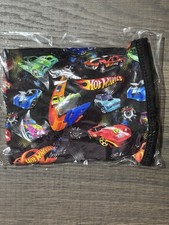 Hot Wheels Lovey con anillo de madera