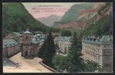 CPA Eaux-Chaudes, Vue générale Église et Établissement Thermal 