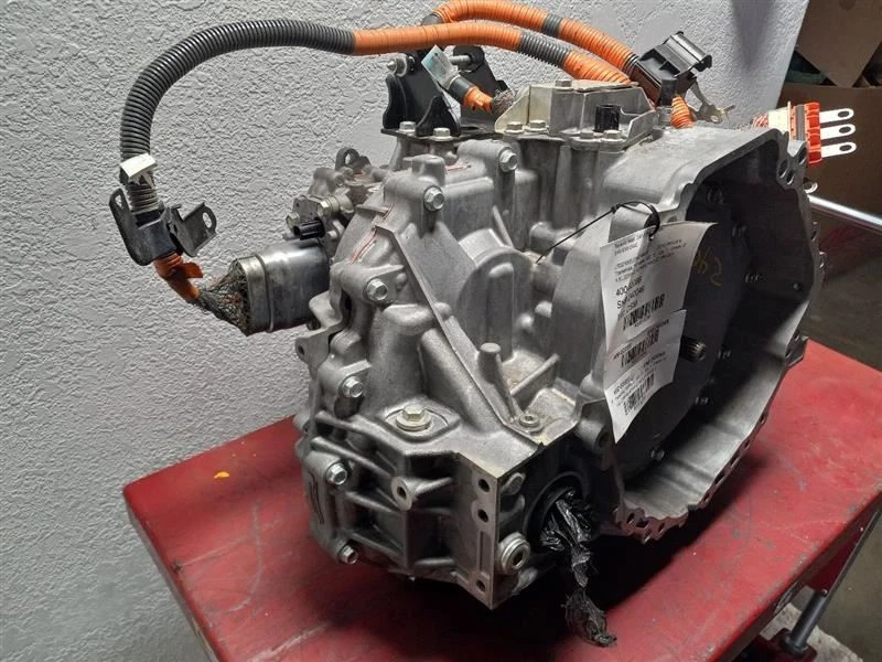 12-18 TOYOTA PRIUS V 1.8L AUTOMATIC TRANSMISSION 2ZRFXE VIN EU 7TH & 8TH - Image 2 of 4