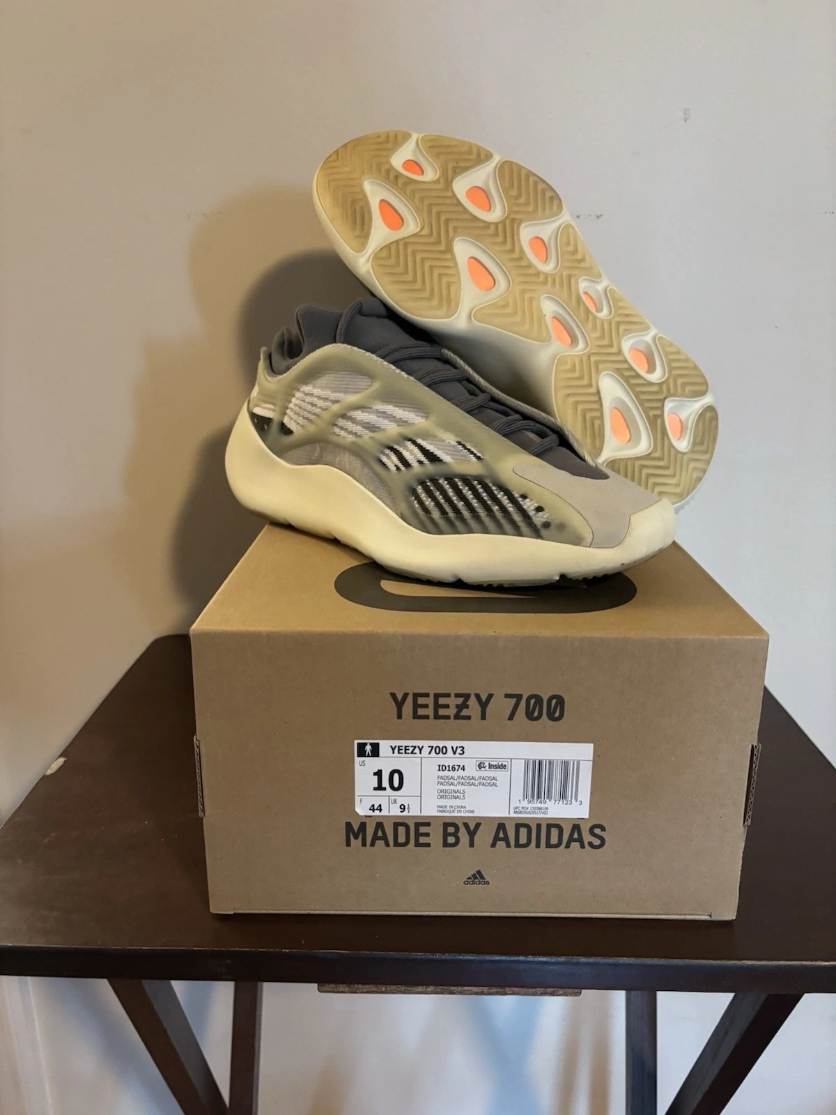 Yeezy 700 Fade Salt taglia 10