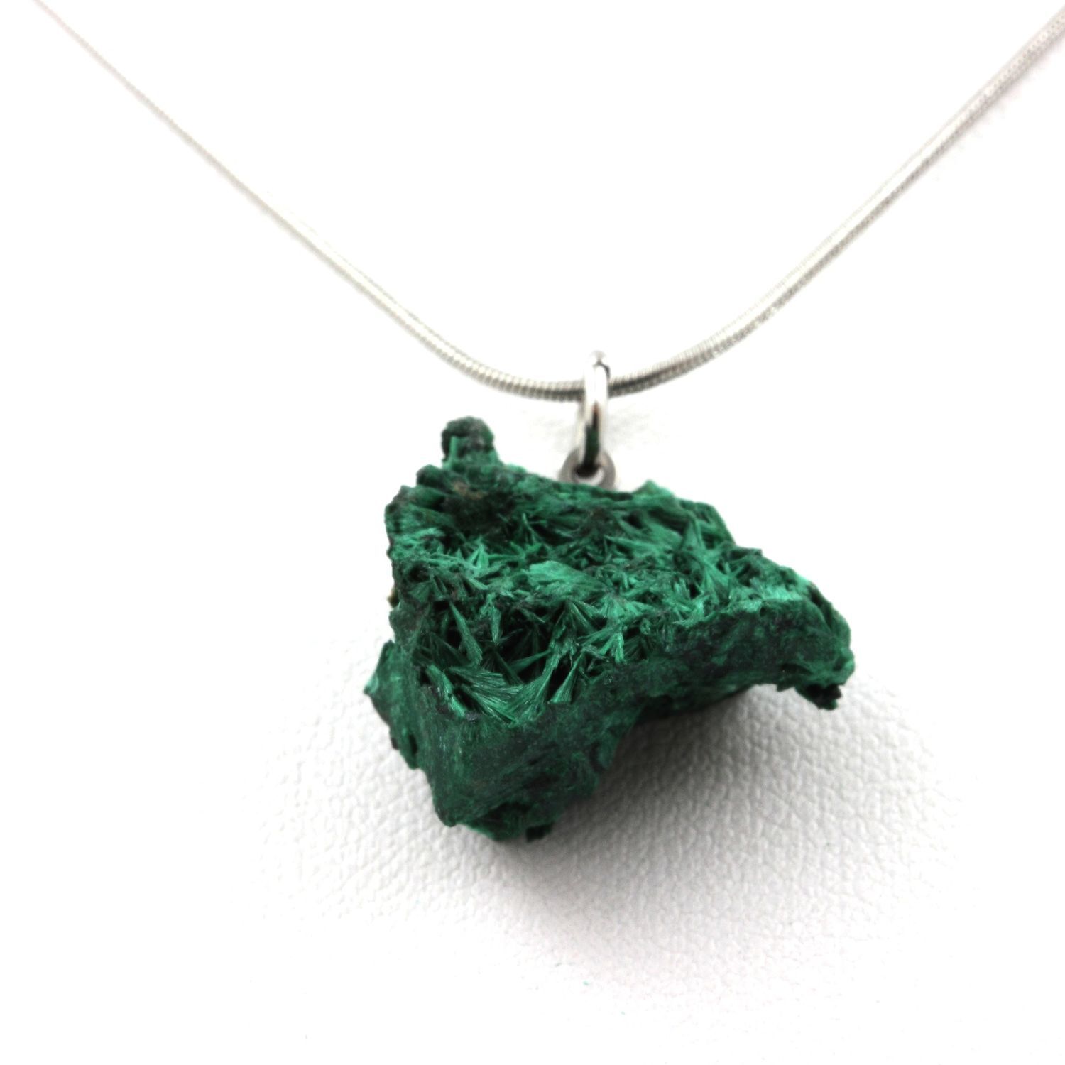 Collier malachite brute Kipushi 33.07 ct | Le cadeau minéral symbolique