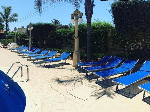 PRESTIGIOSA VILLA CON PISCINA PRIVATA E SPAZI ESTERNI AD USO ESCLUSIVO MAX 14 PX - Foto 22 di 24