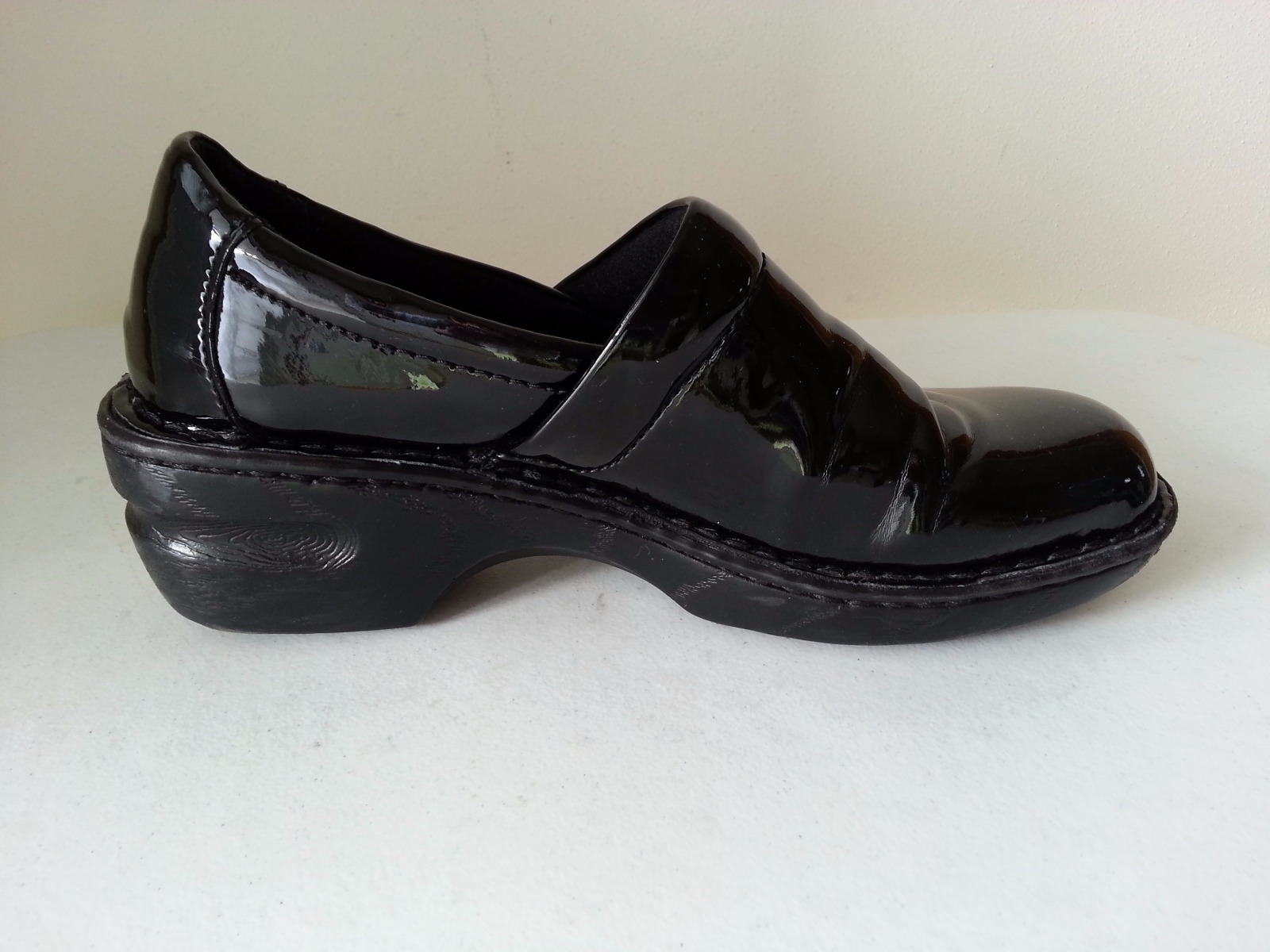 Shiny Clogs BOC black shiny clogs with 2