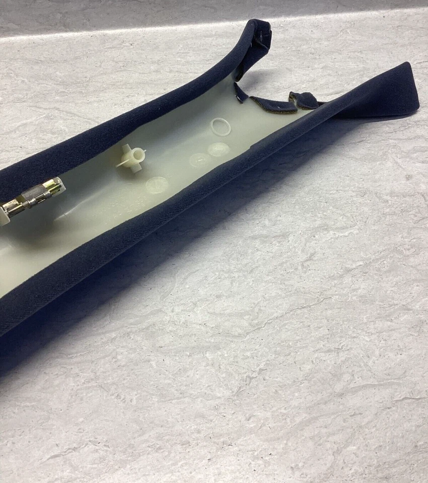 2001-2002 Lincoln Town carro OEM acabamento de pilar de para-brisa lateral esquerdo 1W1Z-5403599-AAC - Imagem 3 de 4