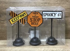 3pc Halloween Mantel Metal Mini Decorative Road Sign Set Spooky Figurines DEFECT