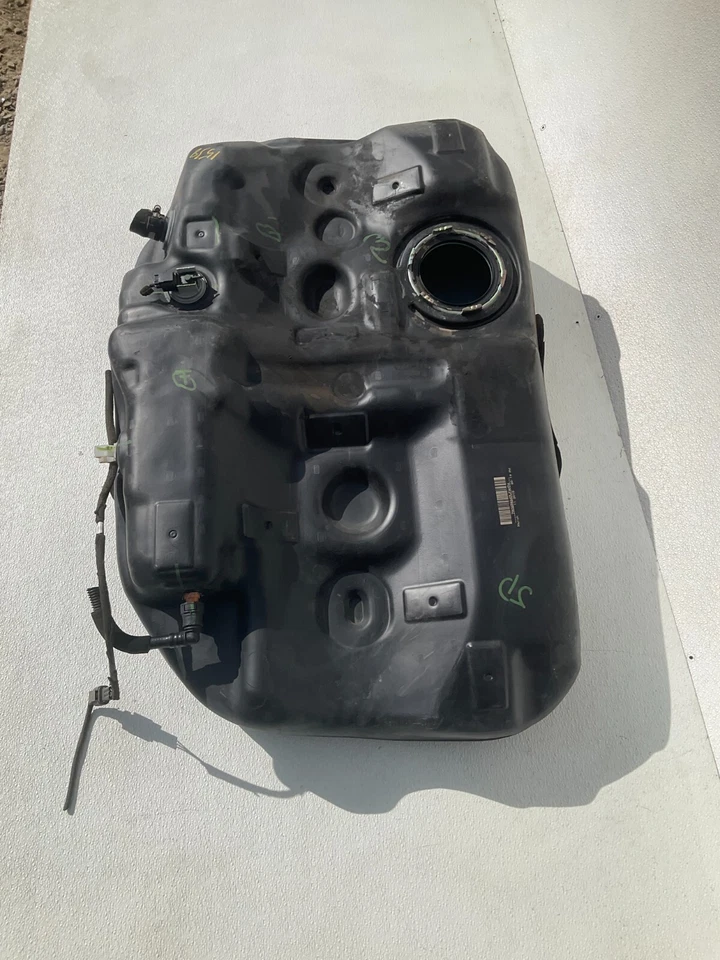 HYUNDAI SONATA 2.4L FWD FUEL GAS TANK RESERVOIR W/ HEAT SHIELD OEM 2015 - 2019💠 - Image 3 of 4