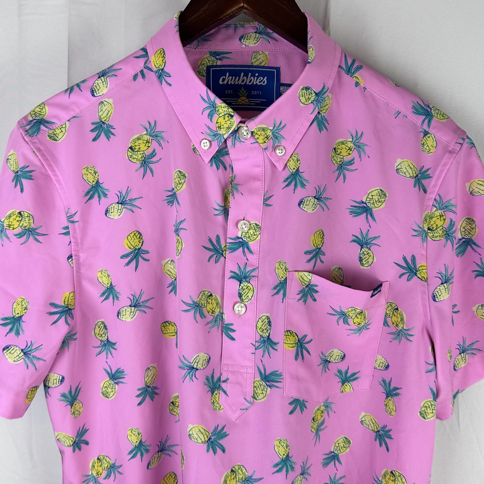Chubbies Shirt Mens Medium Pineapple Print Short Sleeve Button Up Summer Casual