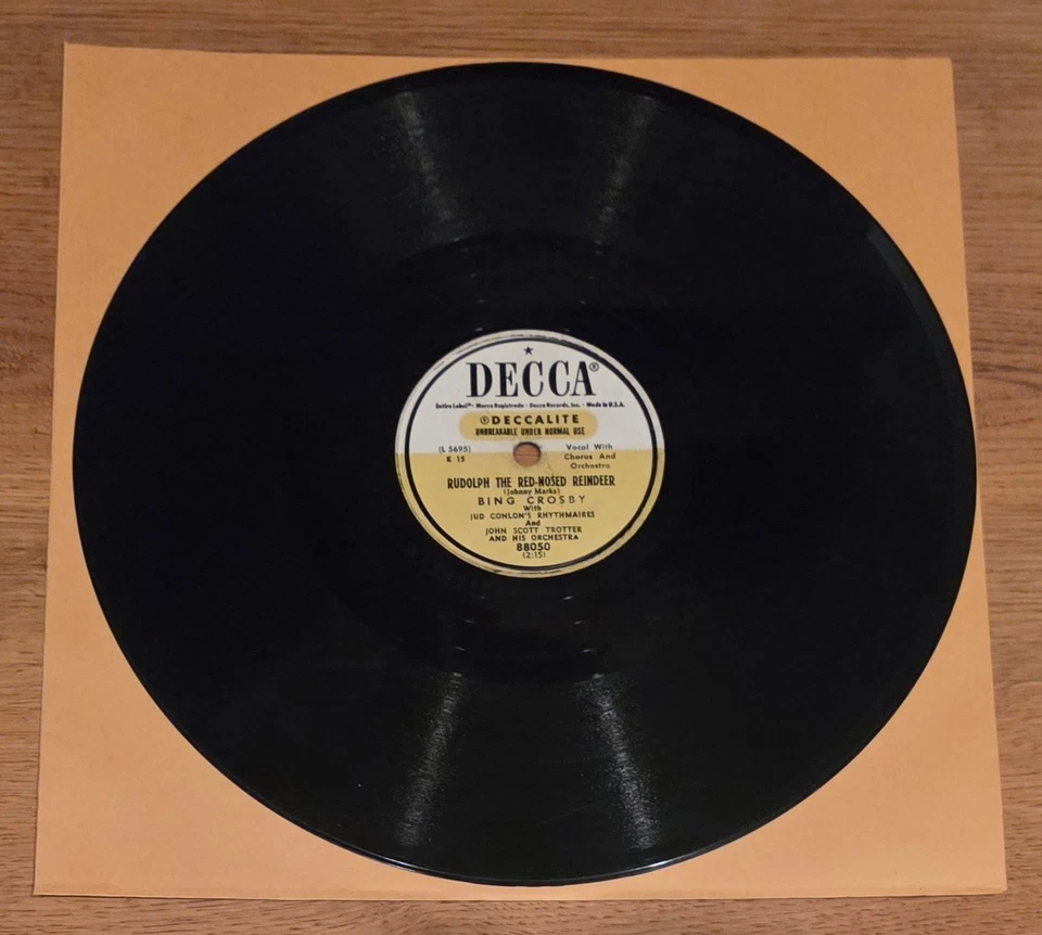 Bing Crosby Rudolph the Red Nosed Reindeer 78 rpm Single 10" Decca Records K-15 - Image 3 of 4