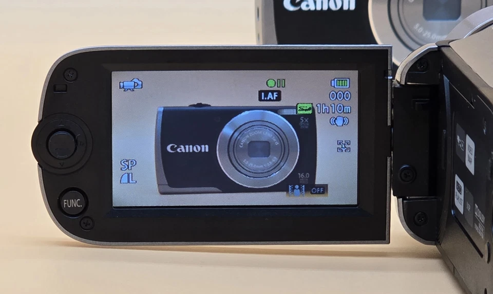 CANON LEGRIA HF R106 HD Digital Camcorder. Boxed With Accessories. - Image 4 of 4
