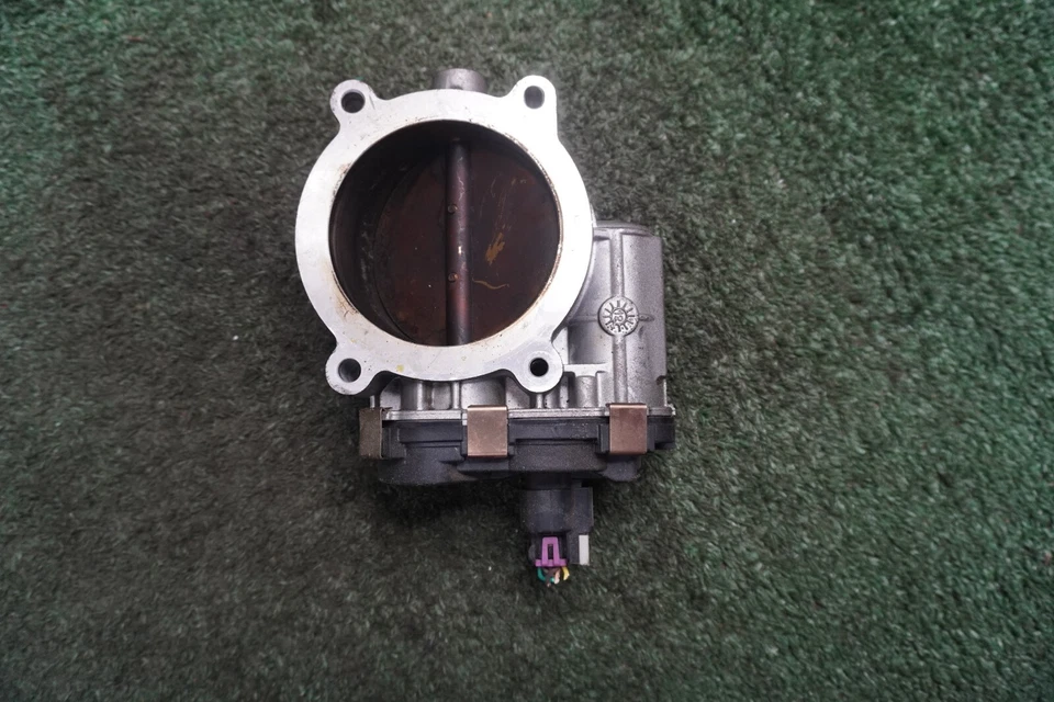 GMC Yukon 2011 2012 2013 carrocería del acelerador 6L fabricante de equipos originales 99 k millas RME87 Foto 2 de 3